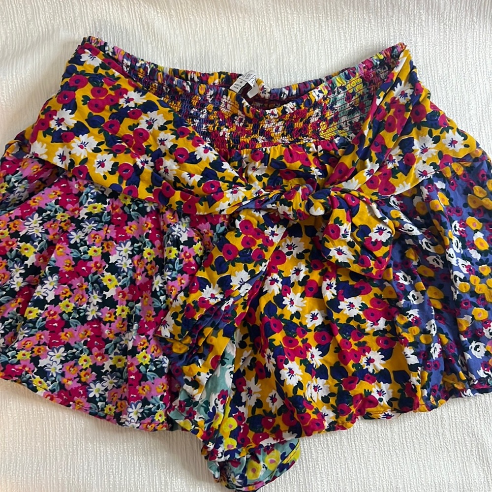 3/$20 Patrons of peace  Boho  wideleg shorts with tie medium